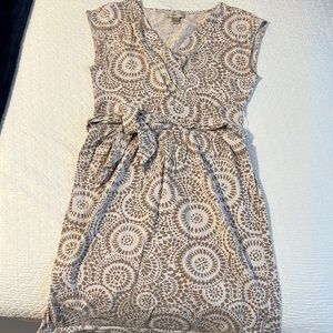 XS Loft Tan and White dress. Gently used.